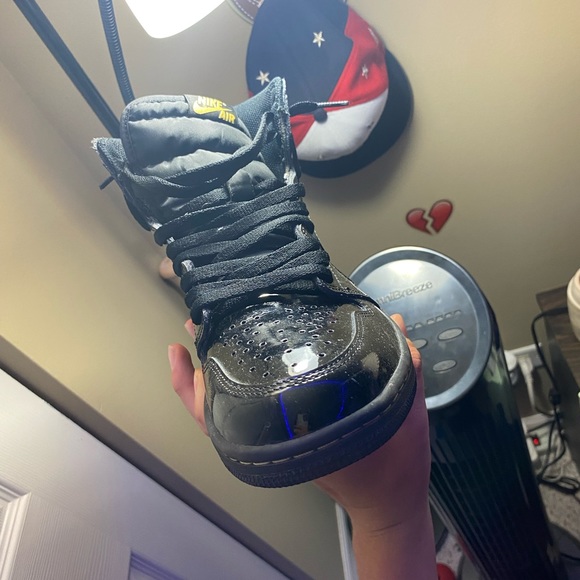 Jordan 1 Retro High Black Metallic Gold size 10/2 - Picture 6 of 16